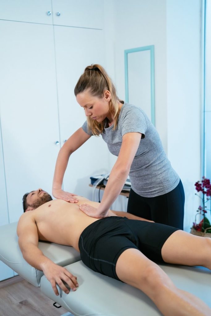 Douleur sous le sternum au toucher? Boule au ventre!