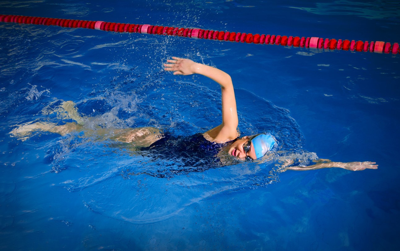 Natation : je m'essouffle vite en faisant du crawl ?